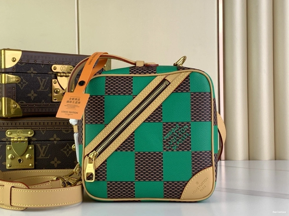 Cheap LOUIS Chess Messenger-24*24*8CM VUITTON 0825